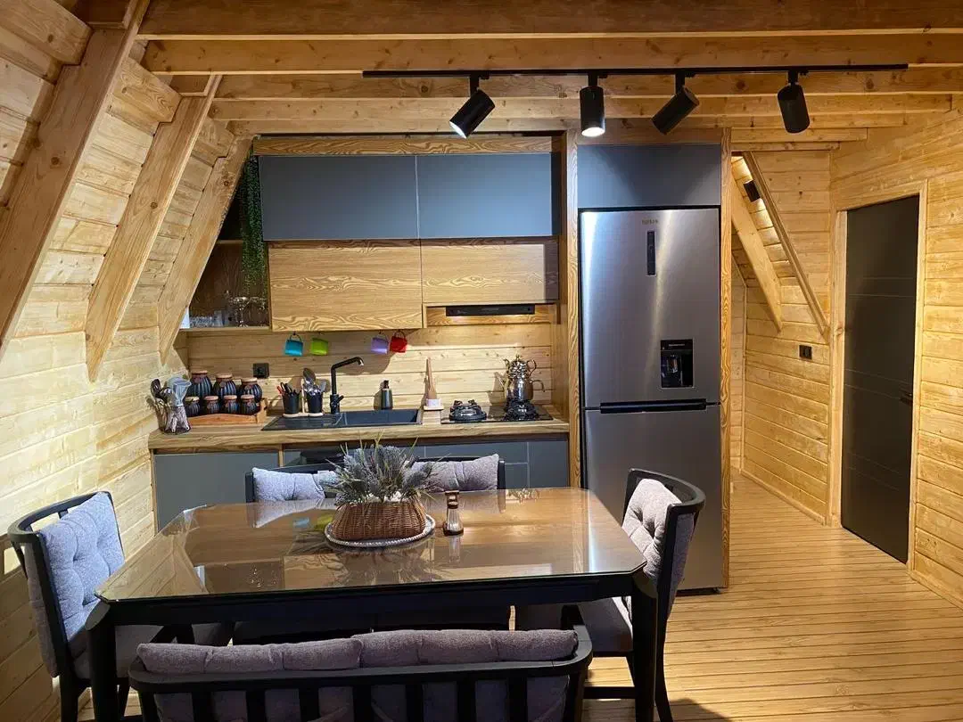 اجاره ویلا سوئیسی استخر دار در دل جنگل 026|اجارهٔ کوتاه‌مدت ویلا و باغ|رشت, کوی غلام نیا|دیوار