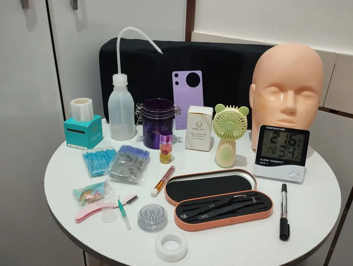 لوازم اکستنشن مژه|آرایشگاه و سالنهای زیبایی|بروجن, |دیوار