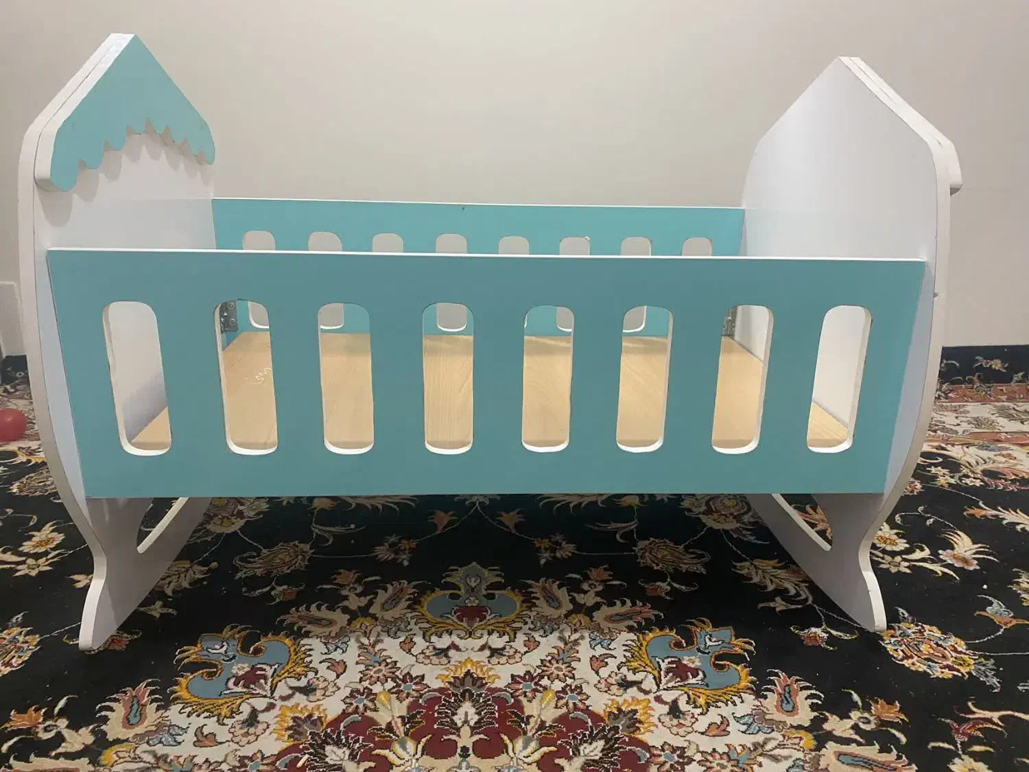 تخت گهواره ای و کالسکه و روروعک|تخت و صندلی بچه|سمنان, |دیوار