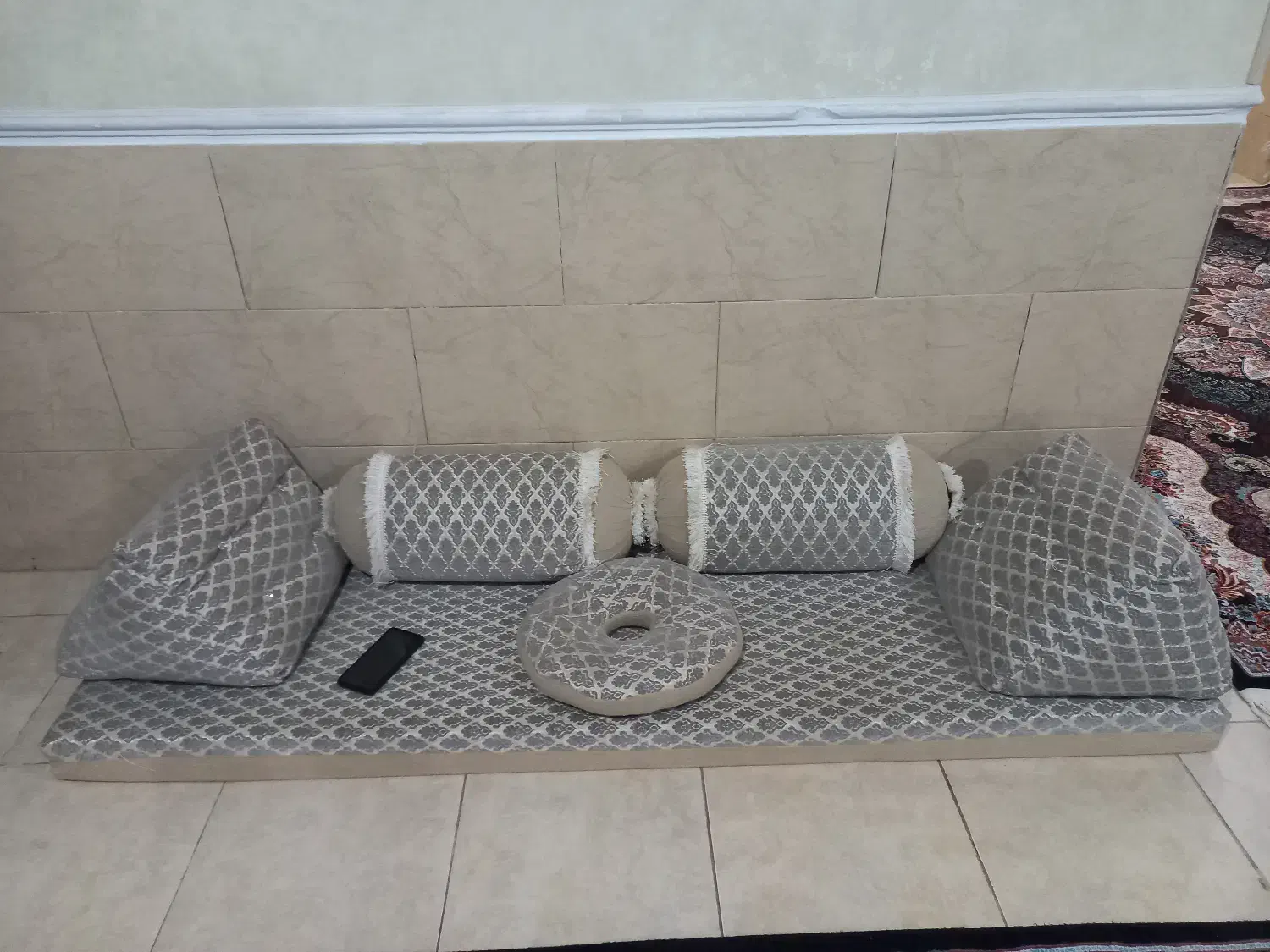 پشتی و نشیمن|پشتی|شیراز, دلجو|دیوار