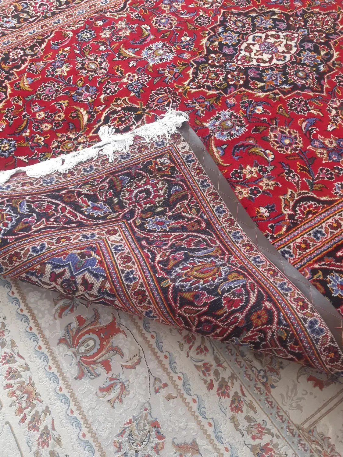 دو تخته فرش ۶ متری دستبافت زمینه گلی|فرش|آستانه اشرفیه, |دیوار