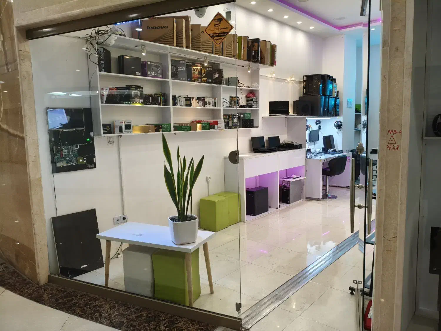 واگذاری خدمات کامپیوتری|خدمات رایانه‌ای و موبایل|مشهد, کوه سنگی|دیوار