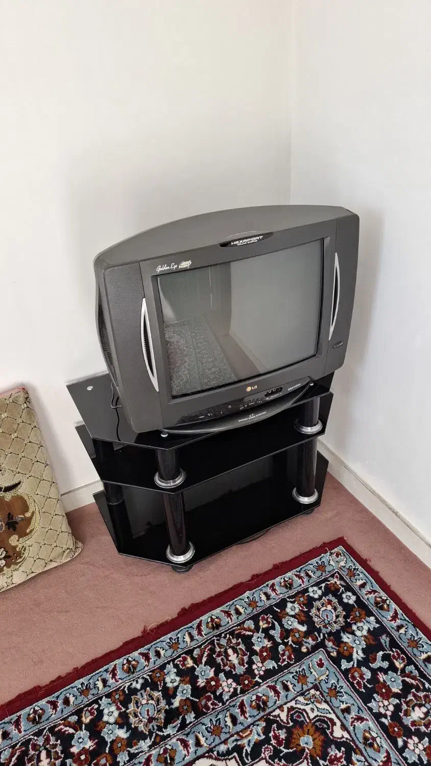 تلویزیون ‌LG به همراه میزتلویزیون|تلویزیون و پروژکتور|اردبیل, |دیوار