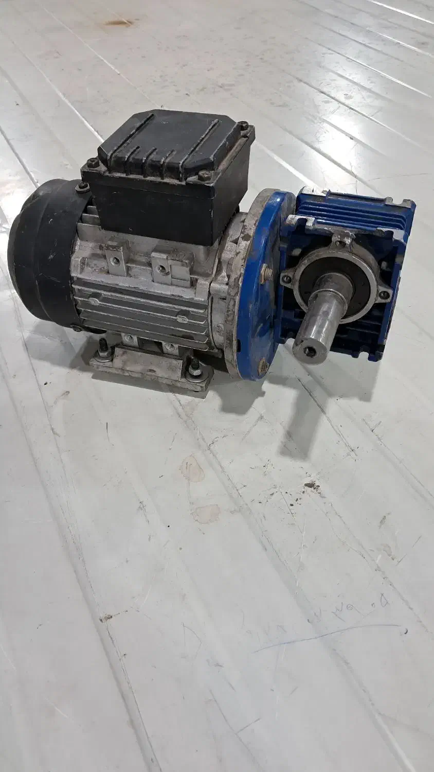 موتورگیربکس شفت از بقل،ITALY MOTOR،سه فاز،۰.۱۸ KW|ماشینآلات صنعتی|شهریار, رضی آباد پایین|دیوار