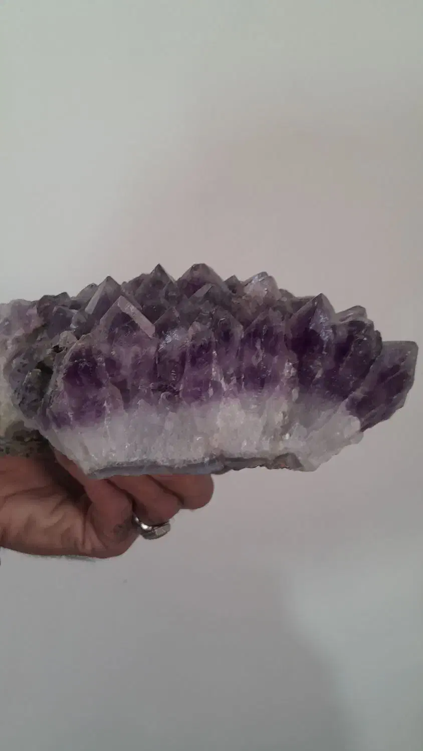 سنگ کوارس با رنگ زیبای بنفش وزن 2کیلو هفتصد گرم|جواهرات|تربت‌حیدریه, باغ ملی|دیوار