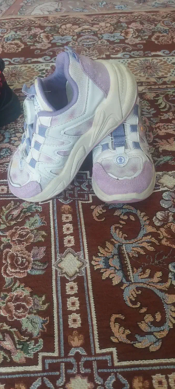 کفش اسپورت دخترانه در حد نو|کفش و لباس بچه|کیار, |دیوار