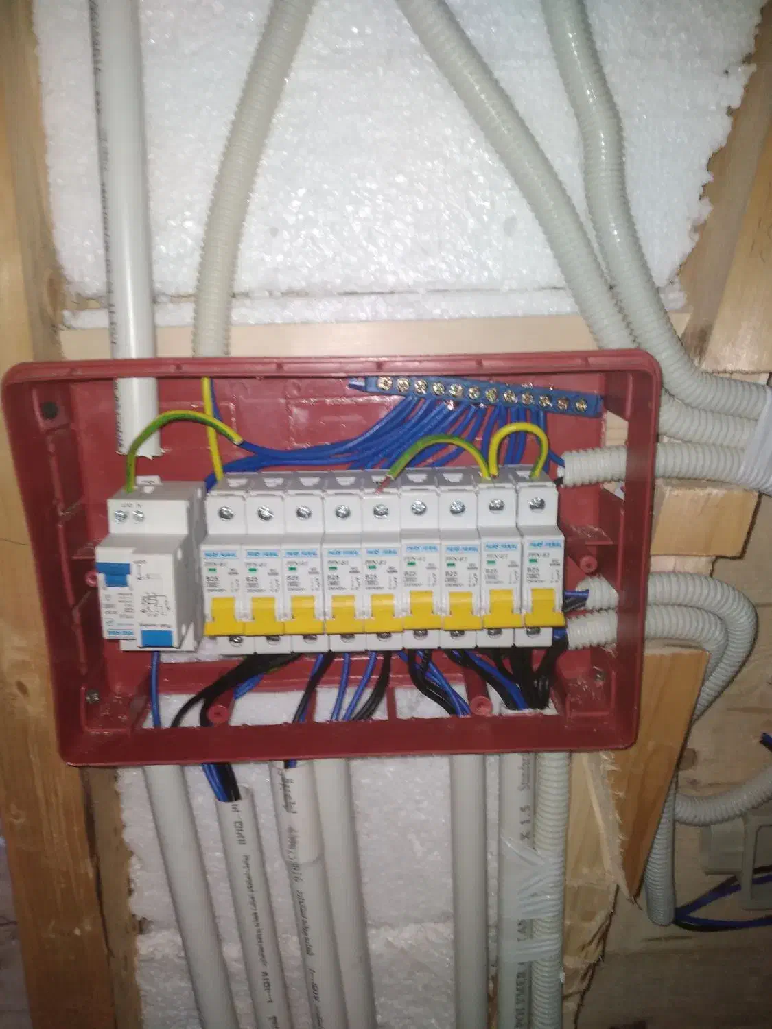 سیم کشی ساختمان ویلایی و آپارتمانی با قیمت منصفانه|خدمات پیشه و مهارت|کیاشهر, |دیوار