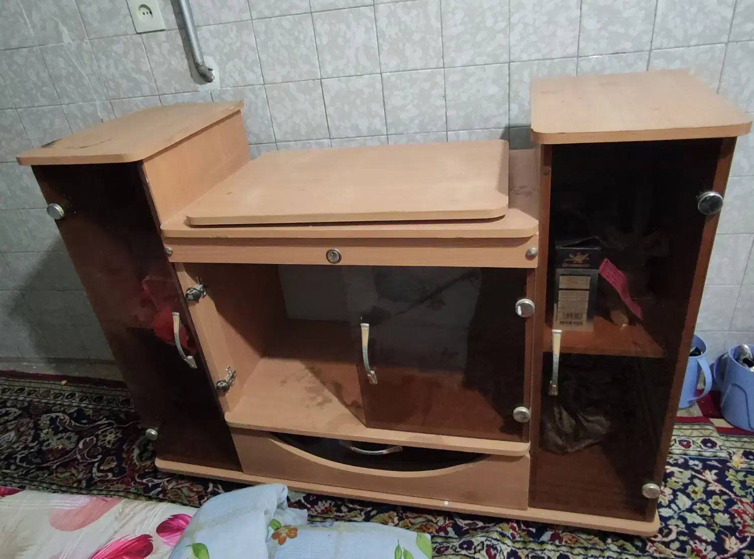 یک عددمیز تلوزیون ۵۰۰ هزار به فروش میرس|میز تلویزیون|اسفراین, |دیوار