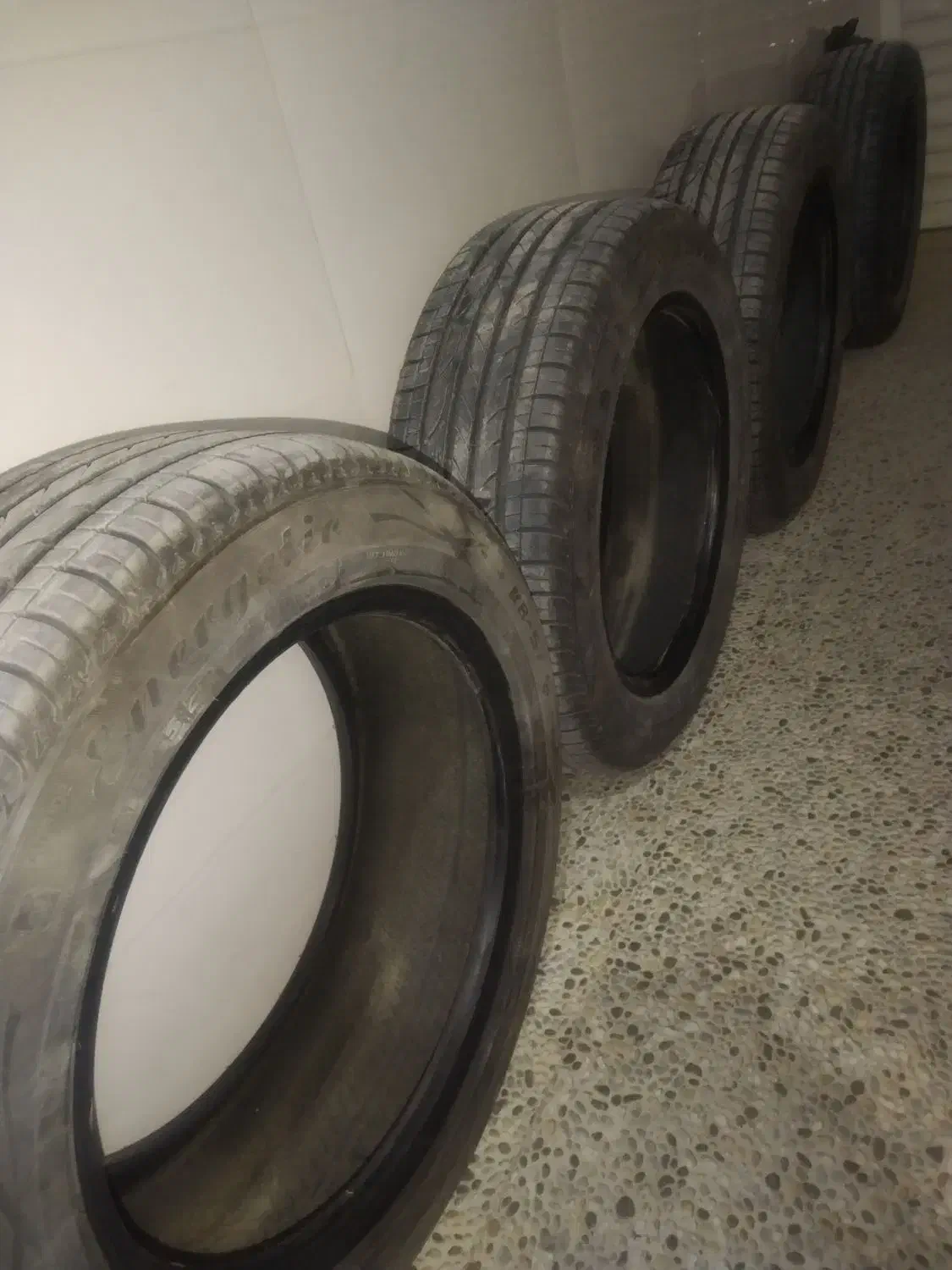 لاستیک واقع در دهاقان|قطعات یدکی و لوازم جانبی|دهاقان, |دیوار