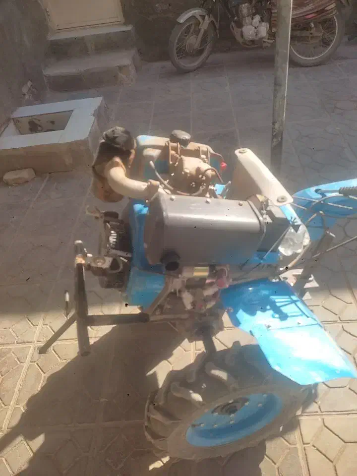 تراکتو|خودرو سنگین|سلامی, |دیوار