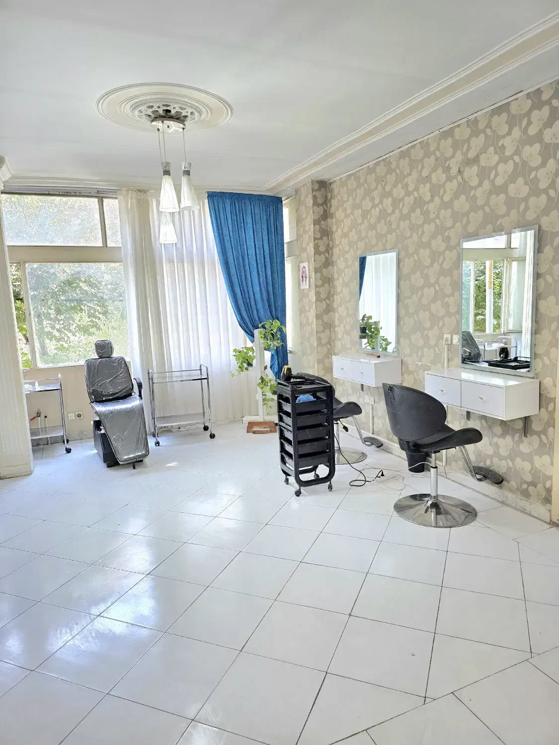 جاره صندلی در سالن زیبایی آرایشگاه|اجارهٔ دفتر کار، اتاق اداری، مطب|اصفهان, سعادت‌آباد|دیوار