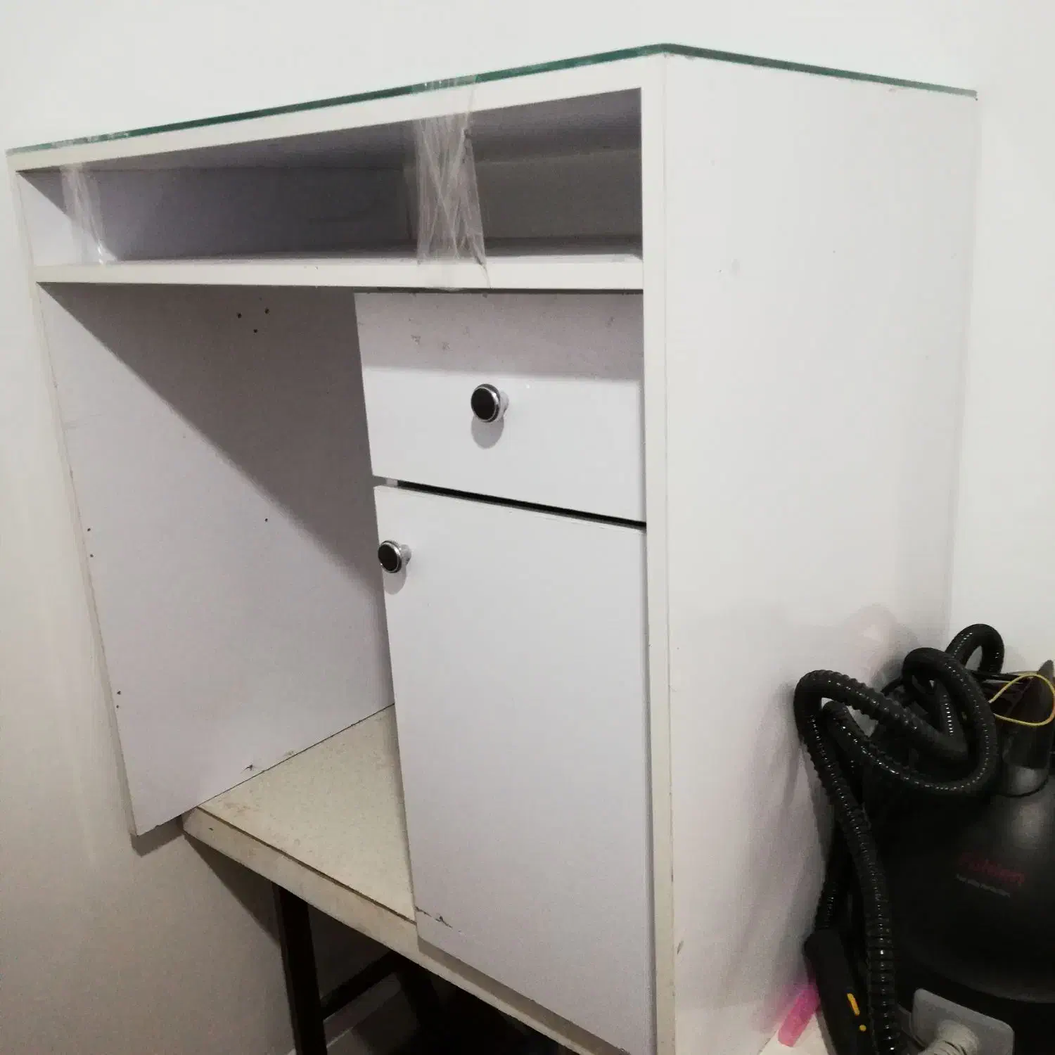 میز کاشت ناخن|آرایشگاه و سالنهای زیبایی|مشهد, رستگار|دیوار