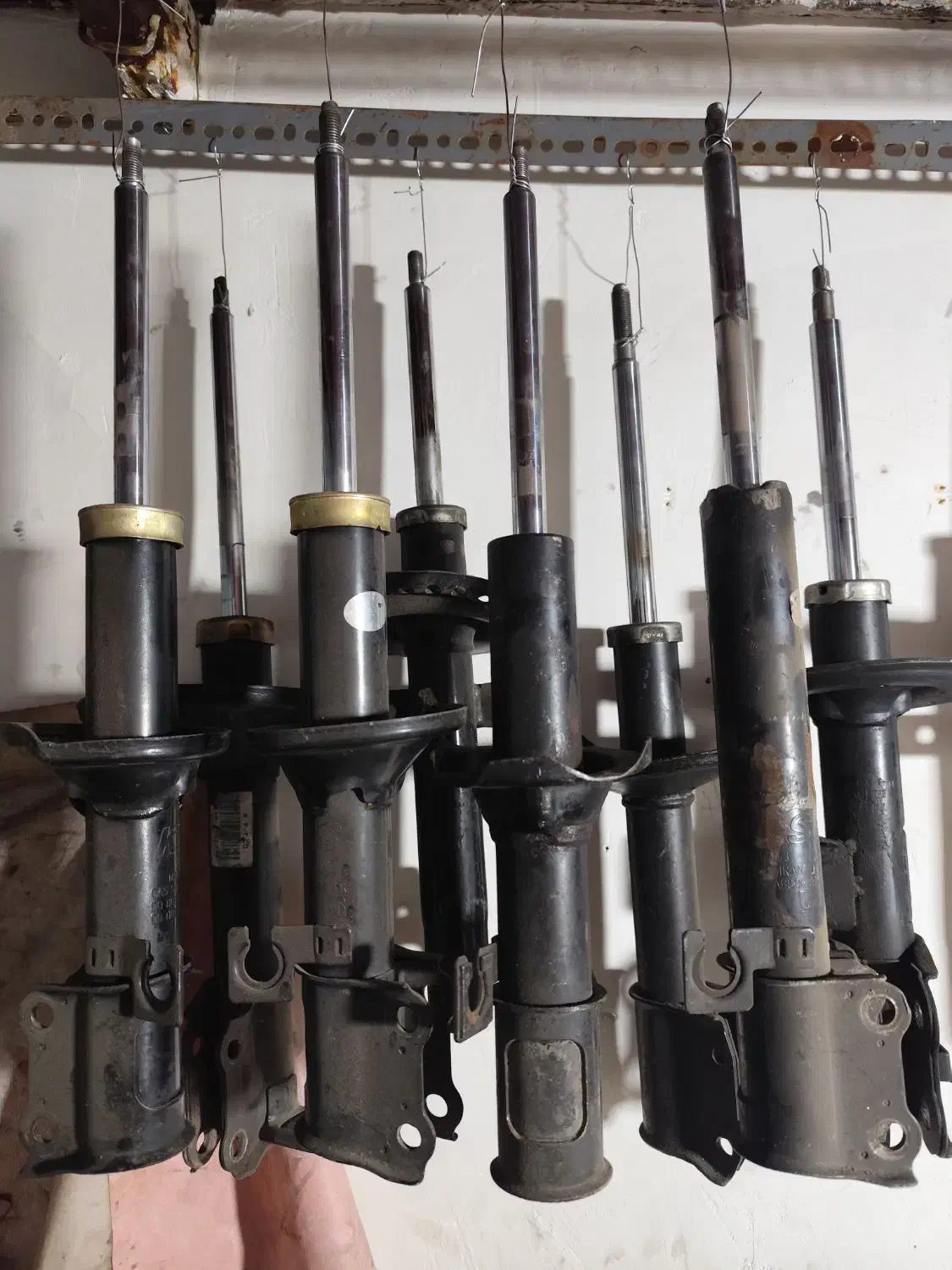 فروش انواع کمک فنر استوک با ضمانت|قطعات یدکی و لوازم جانبی|مشکیندشت, |دیوار