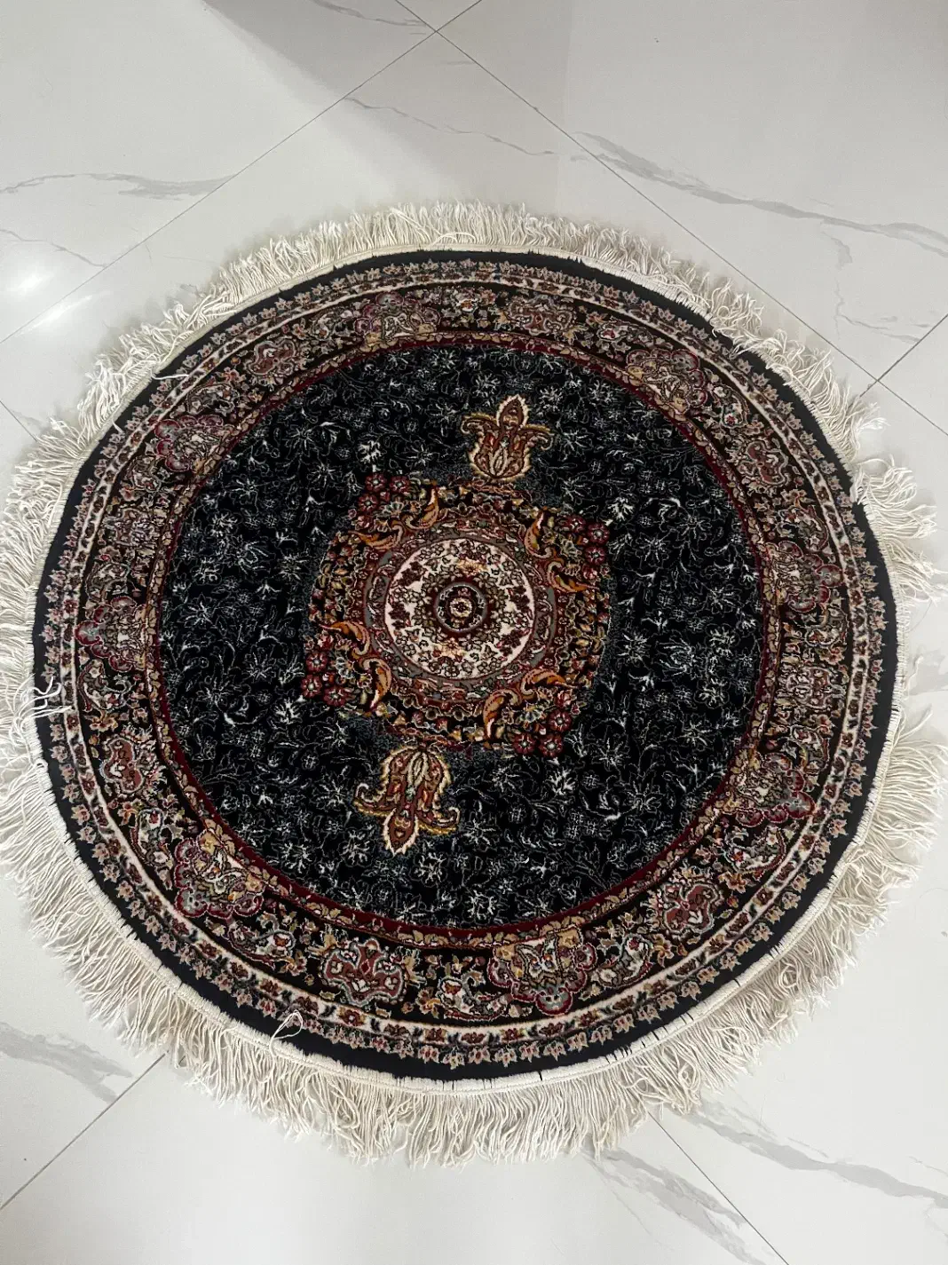 قالیچه گرد|فرش|مشهد, حسین‌آباد|دیوار