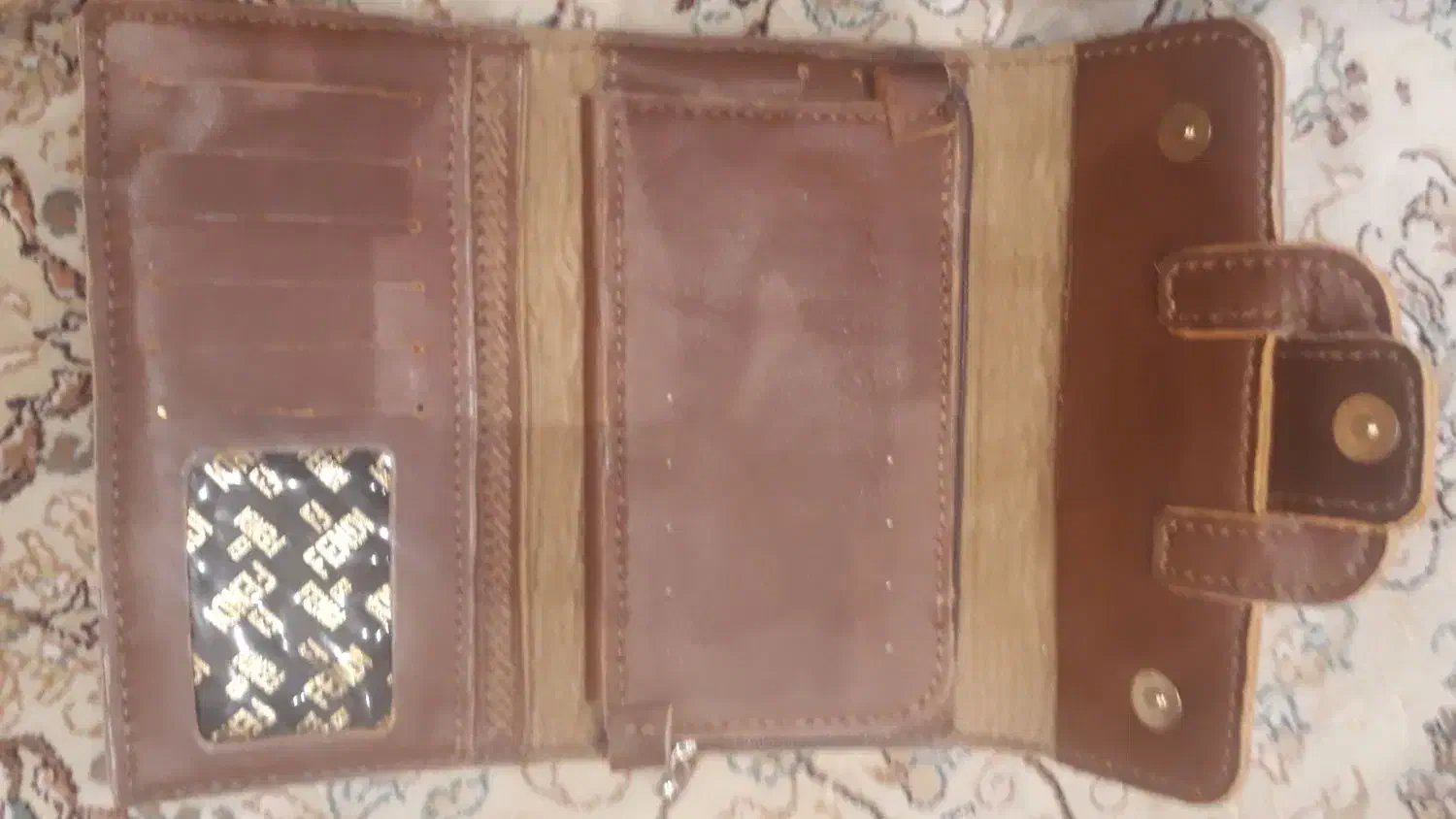 یک عدد کیف پول|کیف، کفش، کمربند|اهواز, نبوت|دیوار