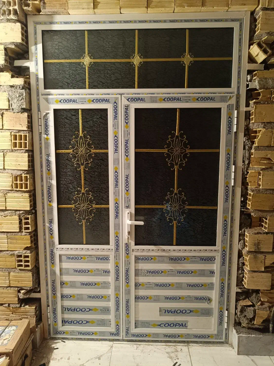 نصب انواع درب و پنجره دوجداره|خدمات پیشه و مهارت|بم, |دیوار