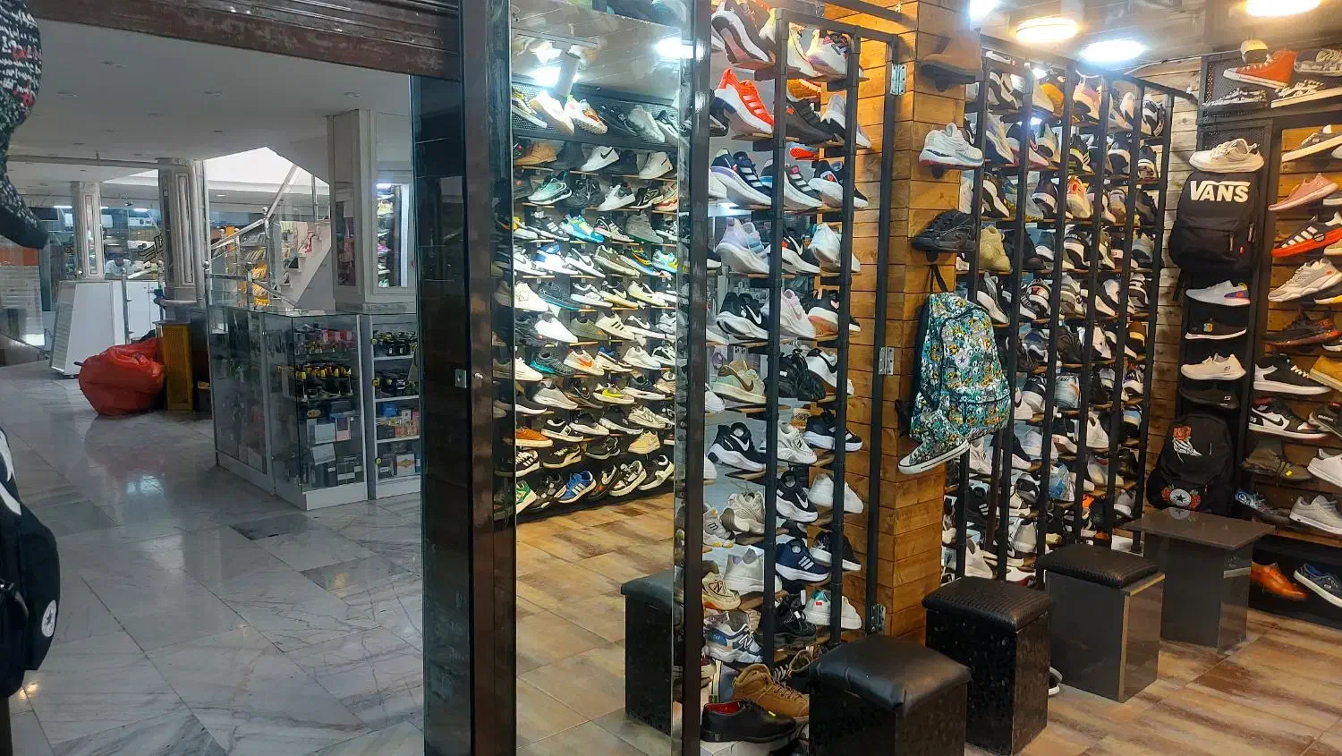 مغازه همکف پاساژ ملت|فروش مغازه و غرفه|شاهین‌شهر, فردوسی|دیوار