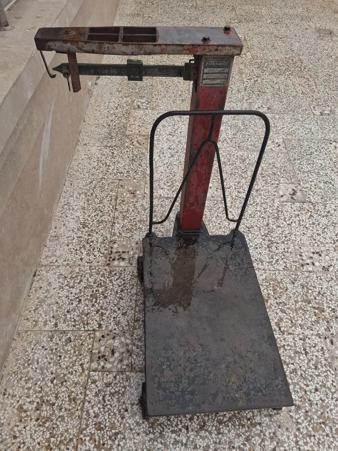 باسکول سنگی|کلکسیون اشیاء عتیقه|مشهد, فرودگاه|دیوار