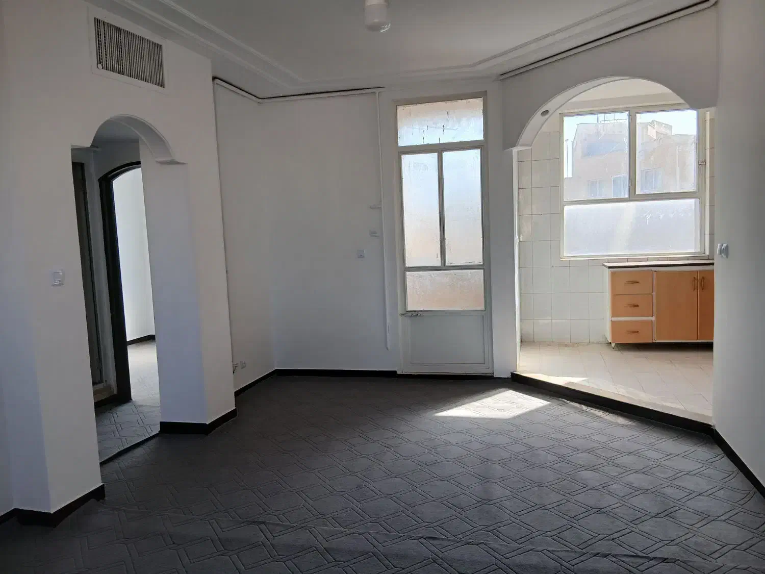 واحد تمیز غرق در نور ۱۸ ماه رهن به قیمت ۱۲ ماه رهن|اجارهٔ آپارتمان|قم, پردیسان|دیوار