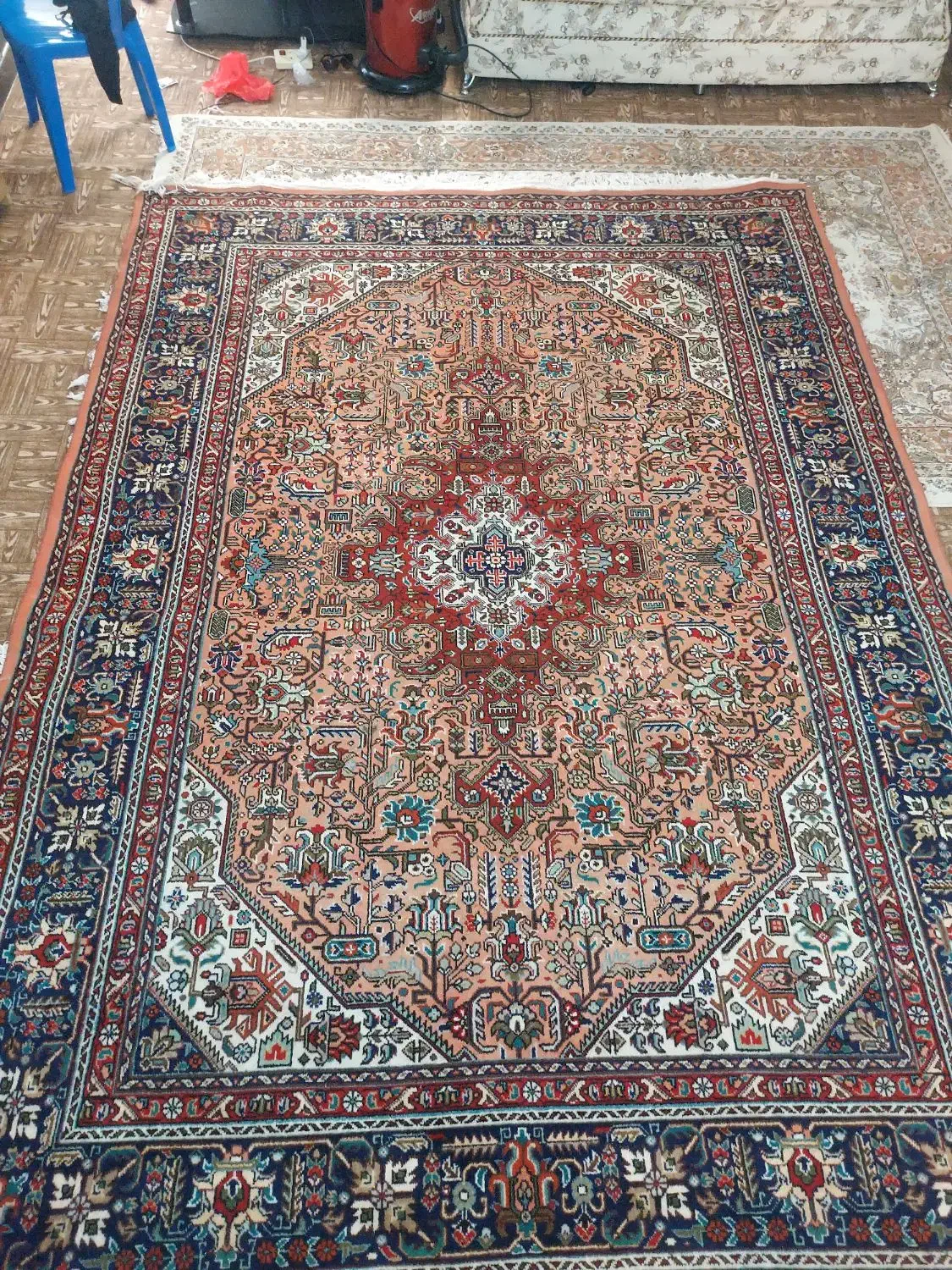 فرش دستبافت در حد نو پرزدار|فرش|ارومیه, |دیوار