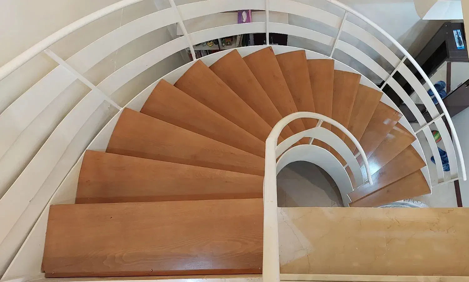 راه پله نیم پیچ|خدمات پیشه و مهارت|تهران, سوهانک|دیوار