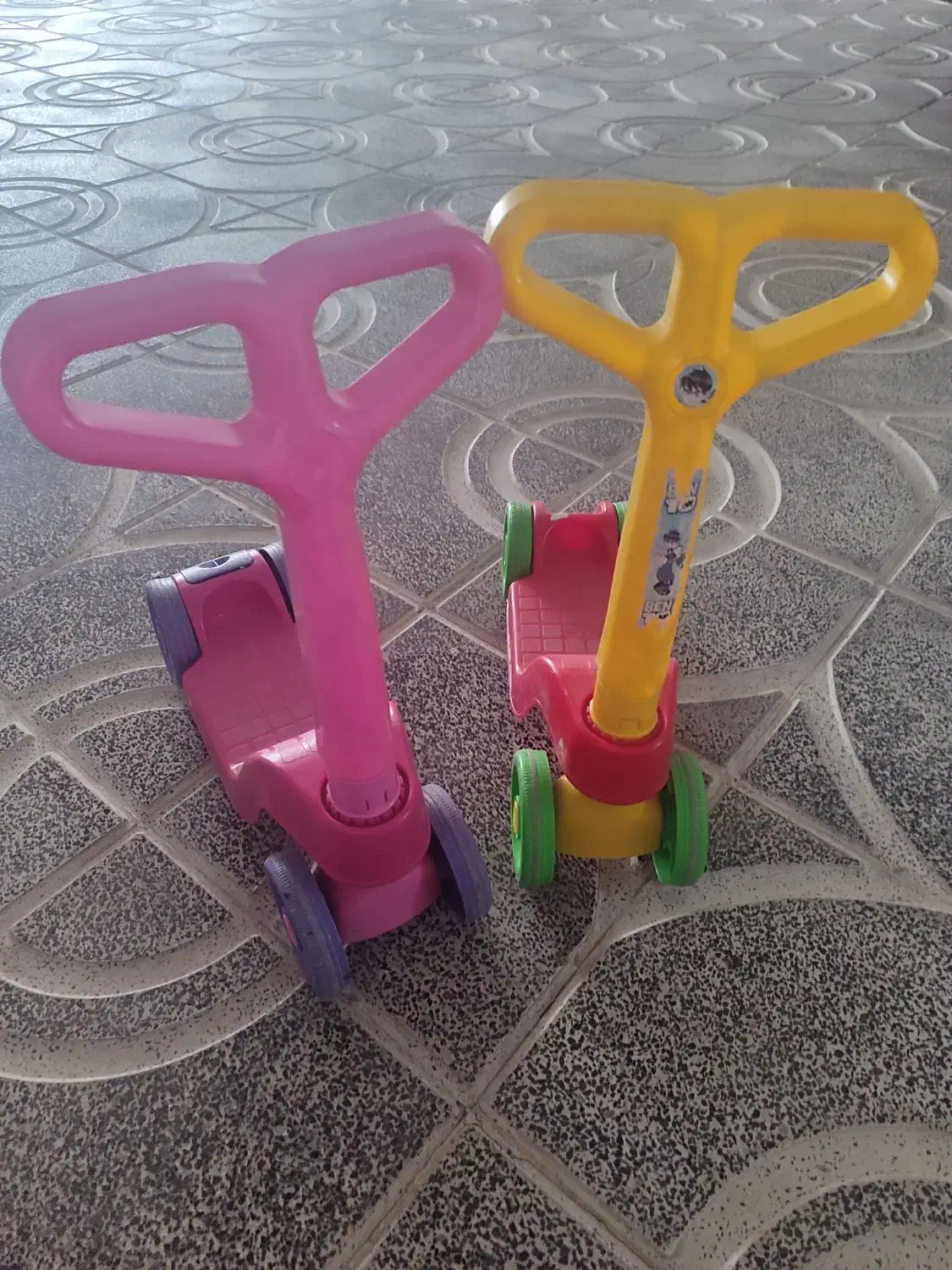 اسکوتردوعدد|دوچرخه، اسکیت، اسکوتر|رباطکریم, رباطکریم|دیوار