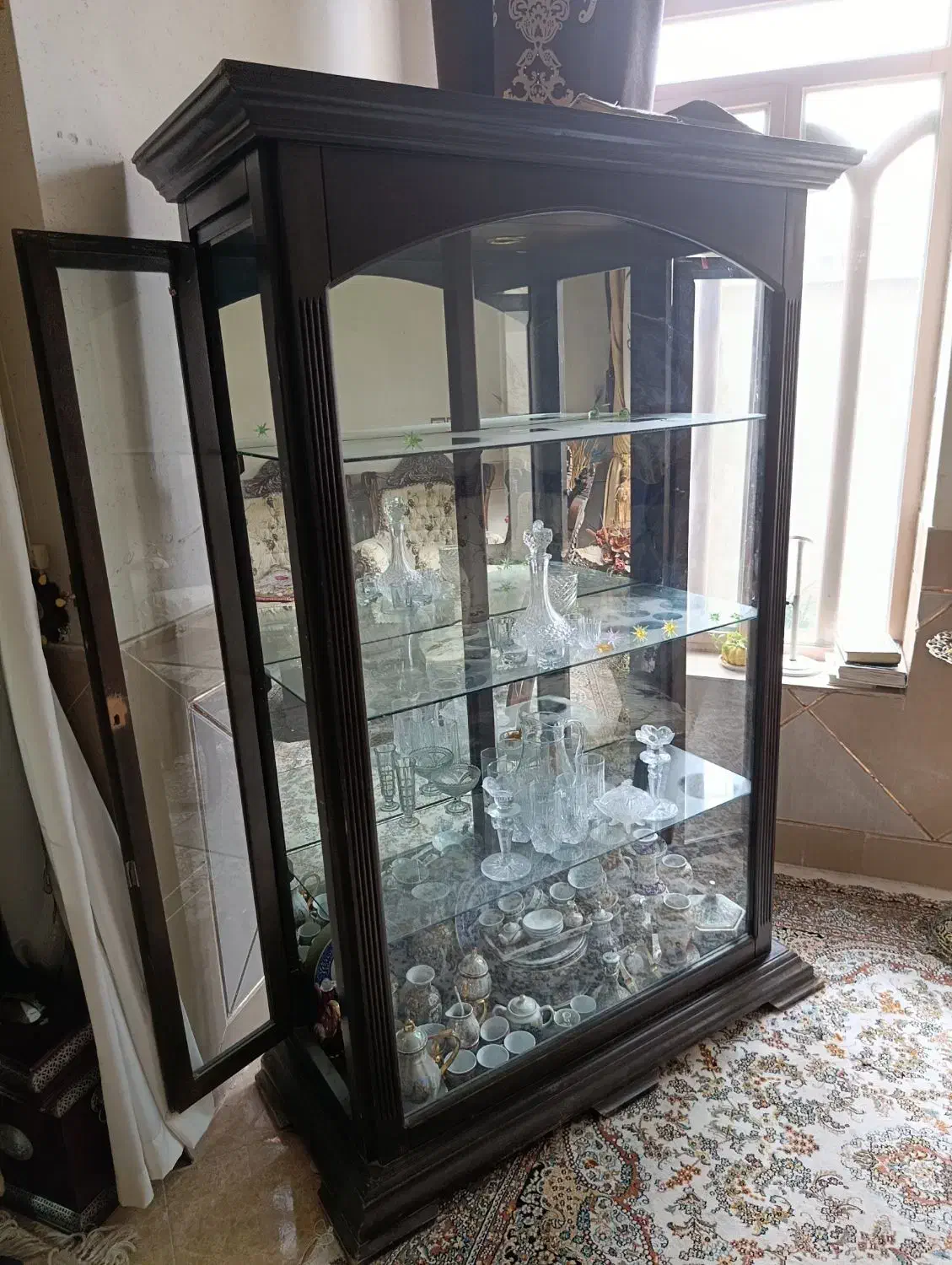 ویترین چوب قدیمی چهار طبقه شیک|بوفه، ویترین، کنسول|شهرضا, |دیوار