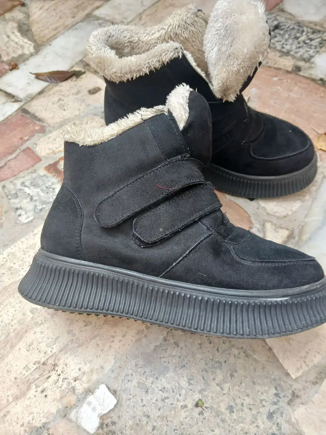 پوتین|کیف، کفش، کمربند|باسمنج, |دیوار