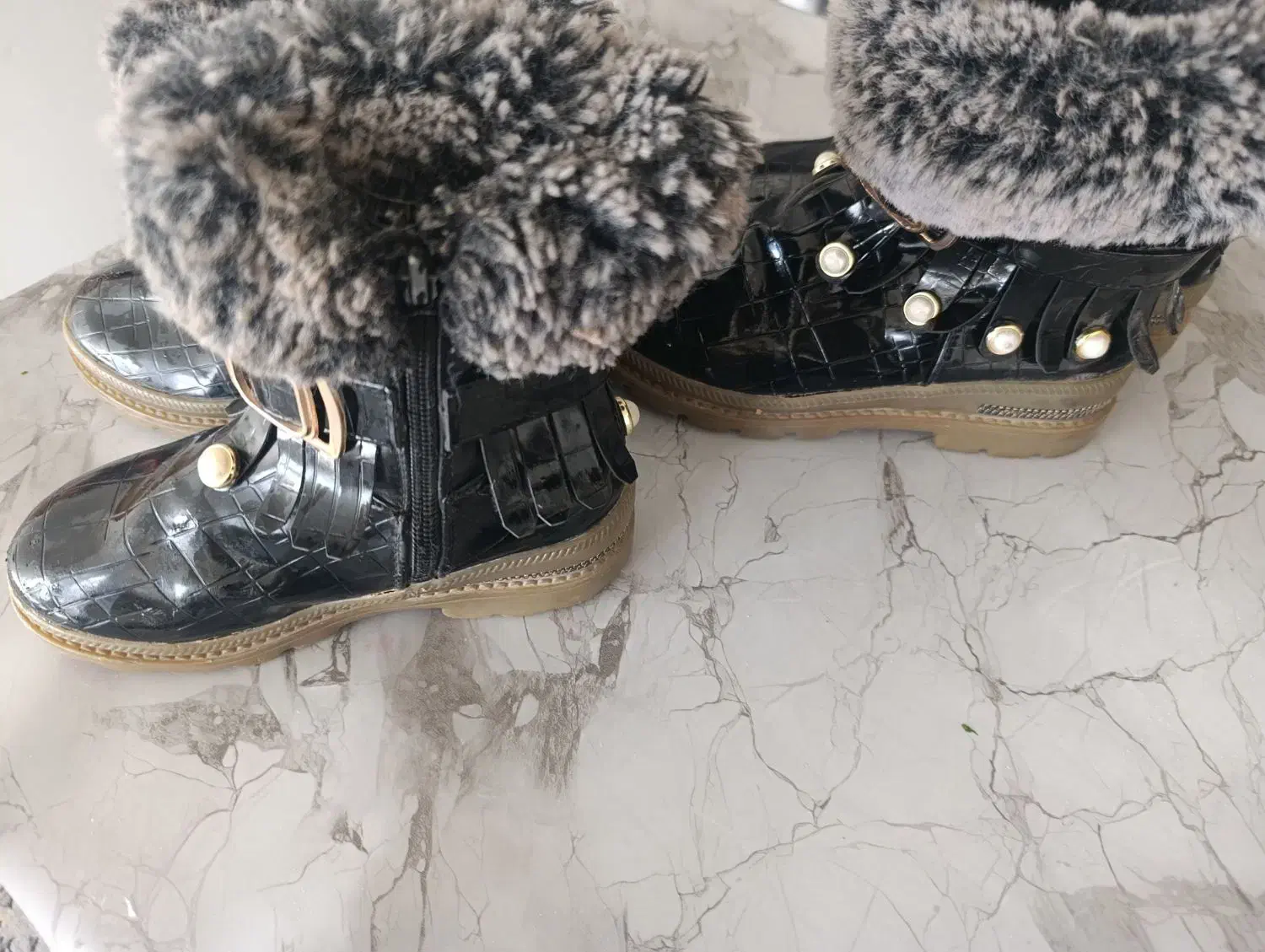 چکمه|کفش و لباس بچه|فرخ‌شهر, |دیوار