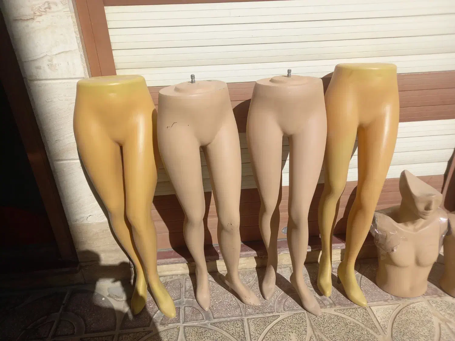 مانکن نیم تنه و  ویترین|فروشگاه و مغازه|بروجرد, |دیوار