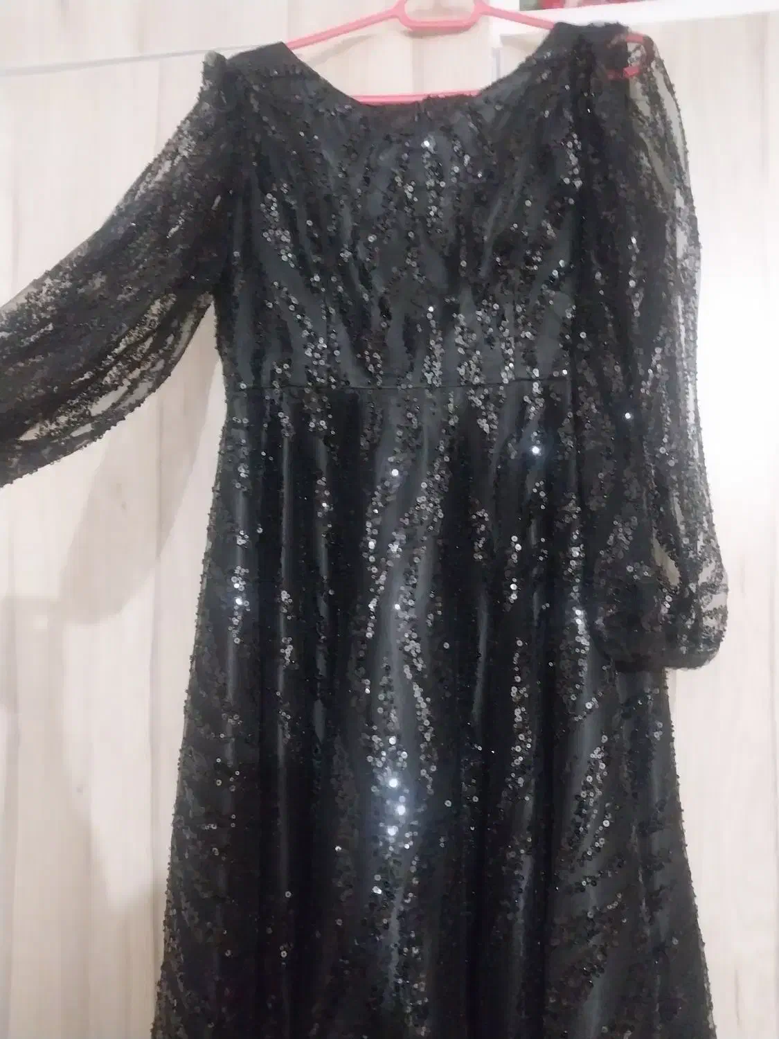 لباس مجلسی|لباس|ریگ, |دیوار