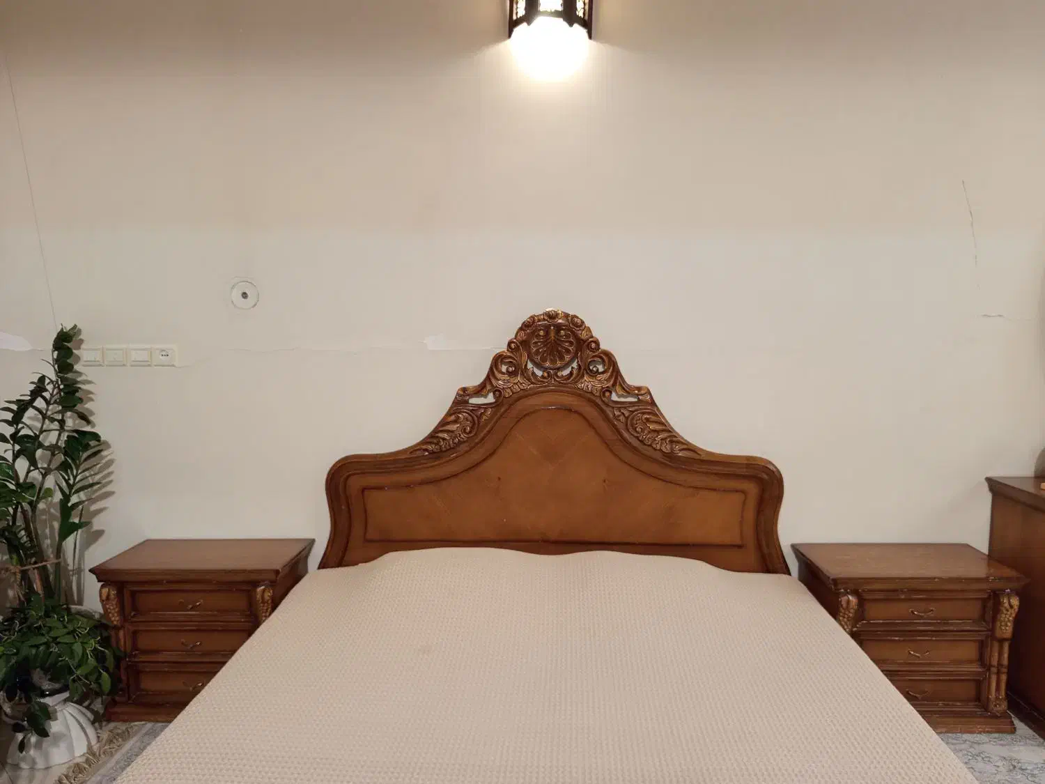 سرویس خواب چوبی منبت دونفره|تخت و سرویس خواب|قم, باجک سه|دیوار