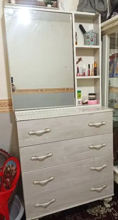 میز آرایش و جا لباسی|تخت و سرویس خواب|شهریار, شهرک بهاران (ویره)|دیوار