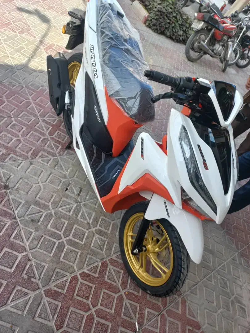 موتور کلیک ۱۵۰ برمودا|موتورسیکلت|جهرم, |دیوار