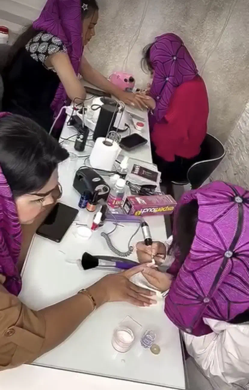 آموزشگاه آرایشگری آرایش و پیرایش با مدرک تضمینی|خدمات آرایشگری و زیبایی|کرج, گوهردشت|دیوار