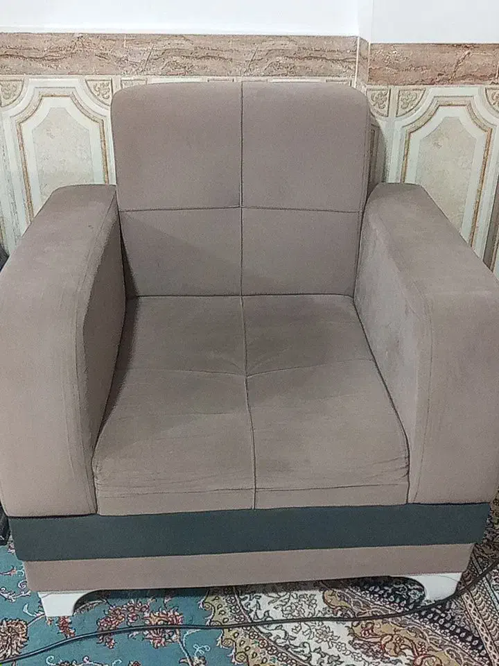 مبل ۸ نفره سالم همراه جلو مبلی و میز عسلی|مبلمان خانگی و میز عسلی|نقده, |دیوار