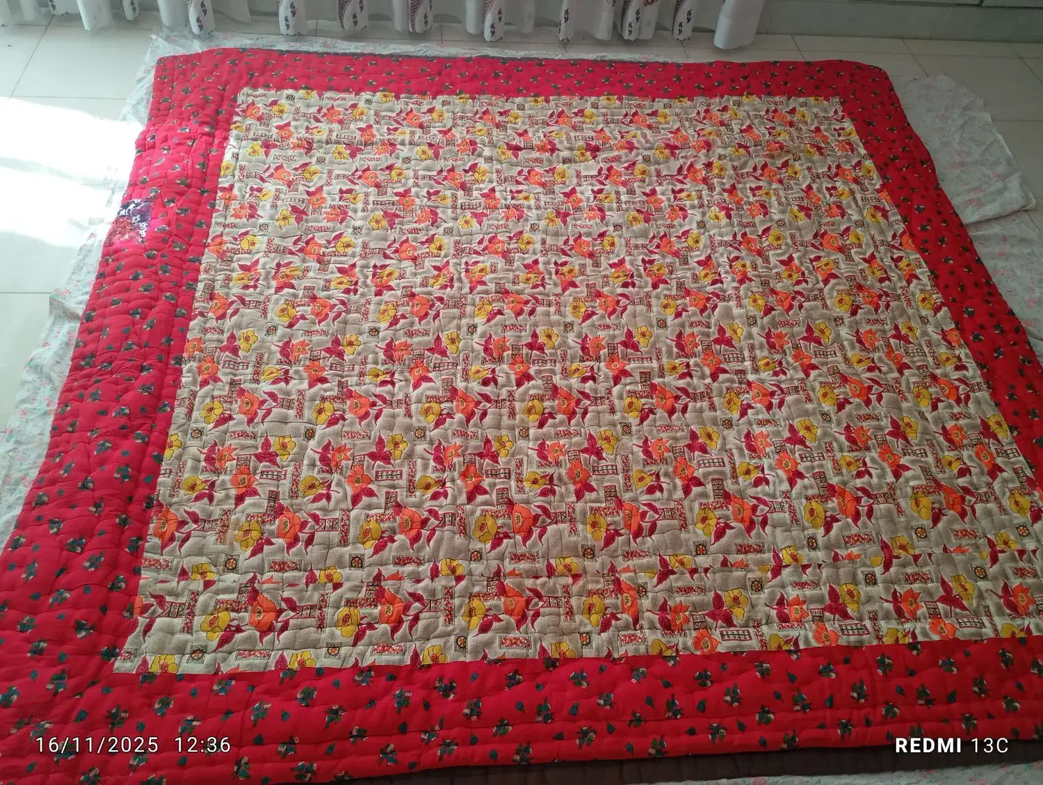 لحاف پنبه ای نو . داخل کمد دیواری بوده|رختخواب، بالش، پتو|آران و بیدگل, |دیوار