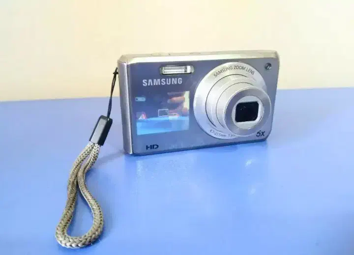 دوربین عکاسی سامسونگ ۲ مانیتور لنز قوی معاوضه گوشی|دوربین عکاسی و فیلمبرداری|ارومیه, |دیوار