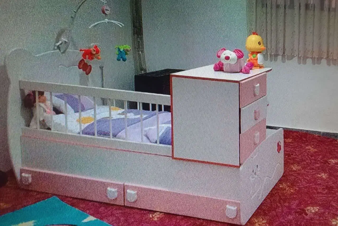 تخت کودک و نوجوانی کیتی   بسیار تمیز و سالم|تخت و سرویس خواب|درگزین, |دیوار