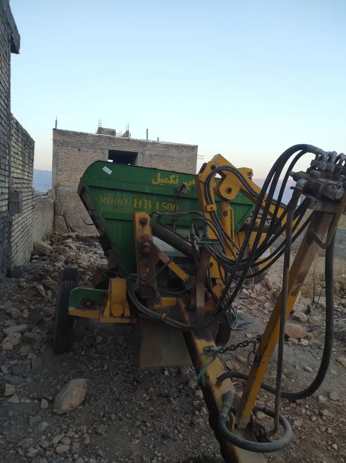 دستگاه کود پاش|ماشین‌آلات صنعتی|سیاخ دارنگون, |دیوار