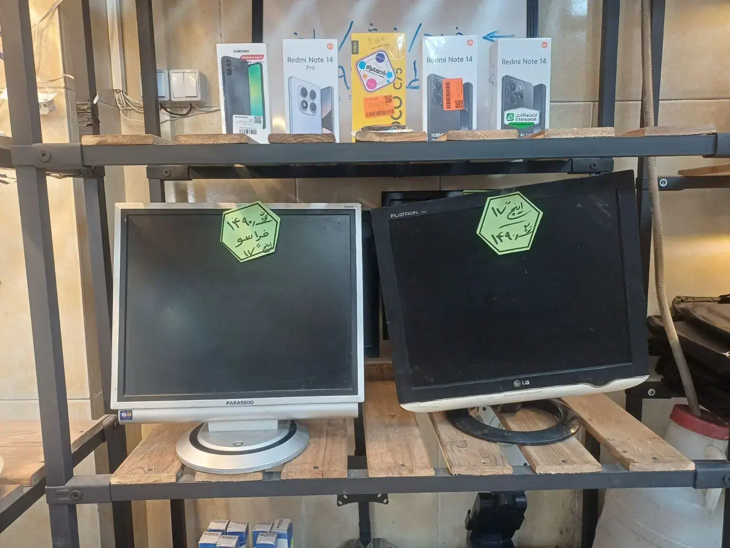 ۲ مانیتور اقساطی فراسو و الجی مناسب دوربین/اسدی|قطعات و لوازم جانبی رایانه|پرند, فاز ۲|دیوار