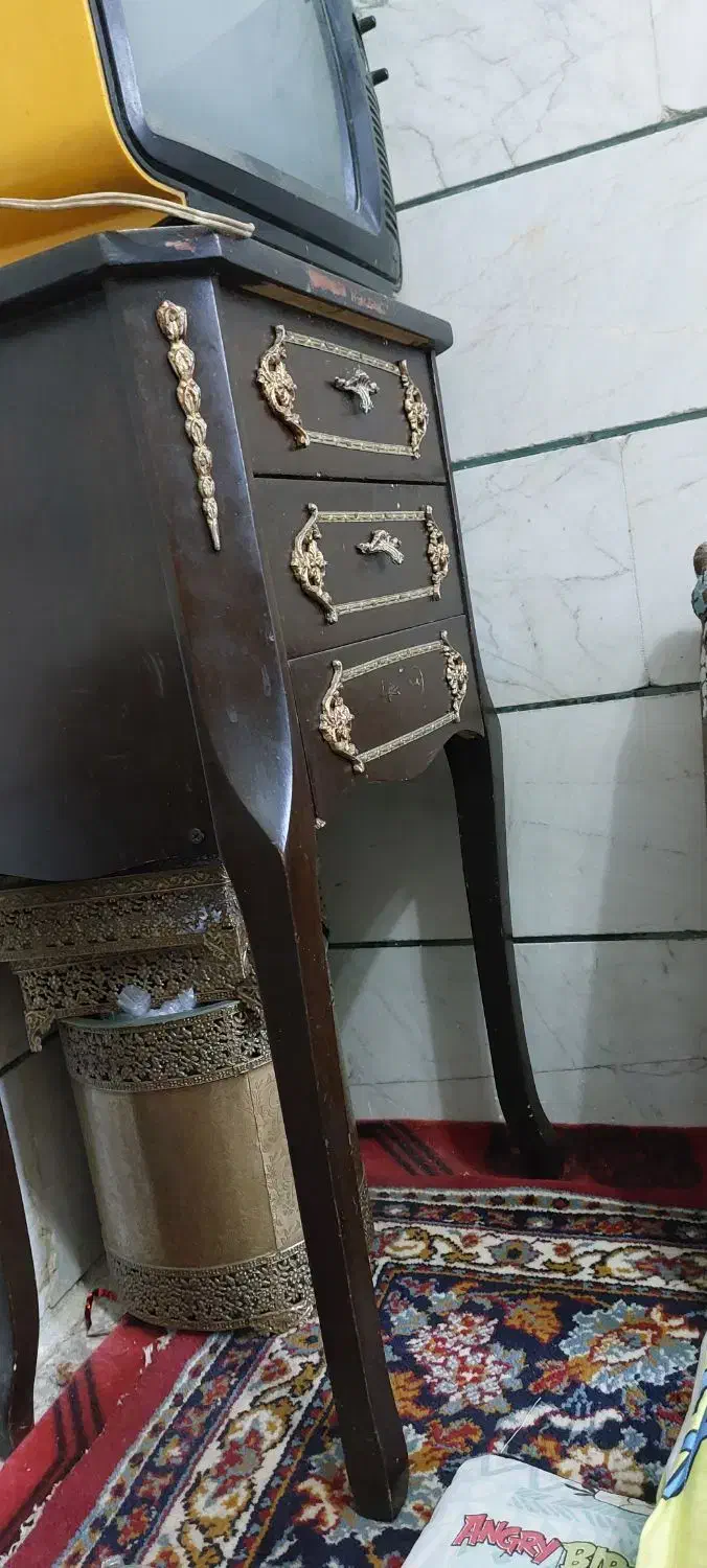 میز تلفن|میز تلفن|قائن, |دیوار