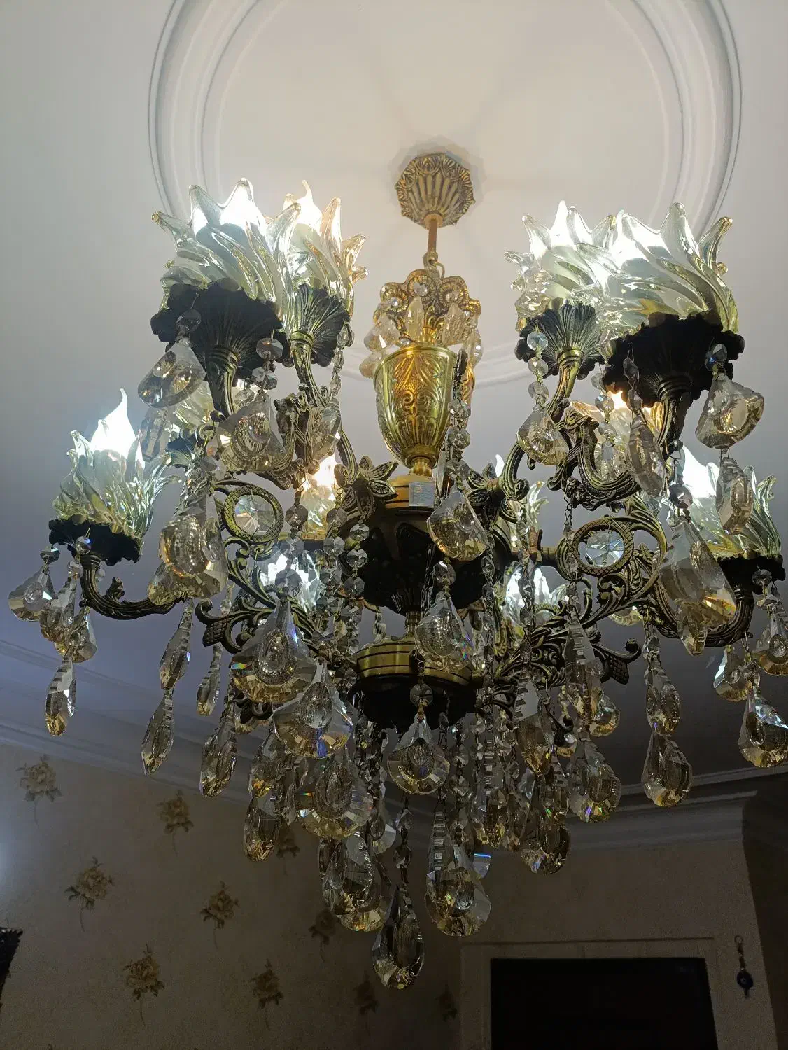 لوستر برنزی ۱۲ شاخه در حد نو|لوستر و چراغ آویز|فردیس, فردیس|دیوار