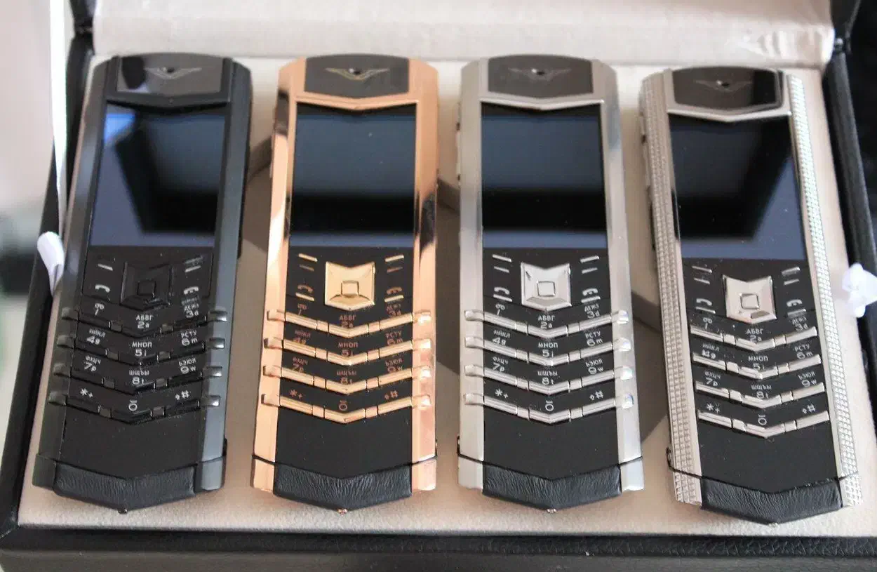 گوشی نوکیا ورتو vertu v10 k8 طلایی|موبایل|اصفهان, احمدآباد|دیوار