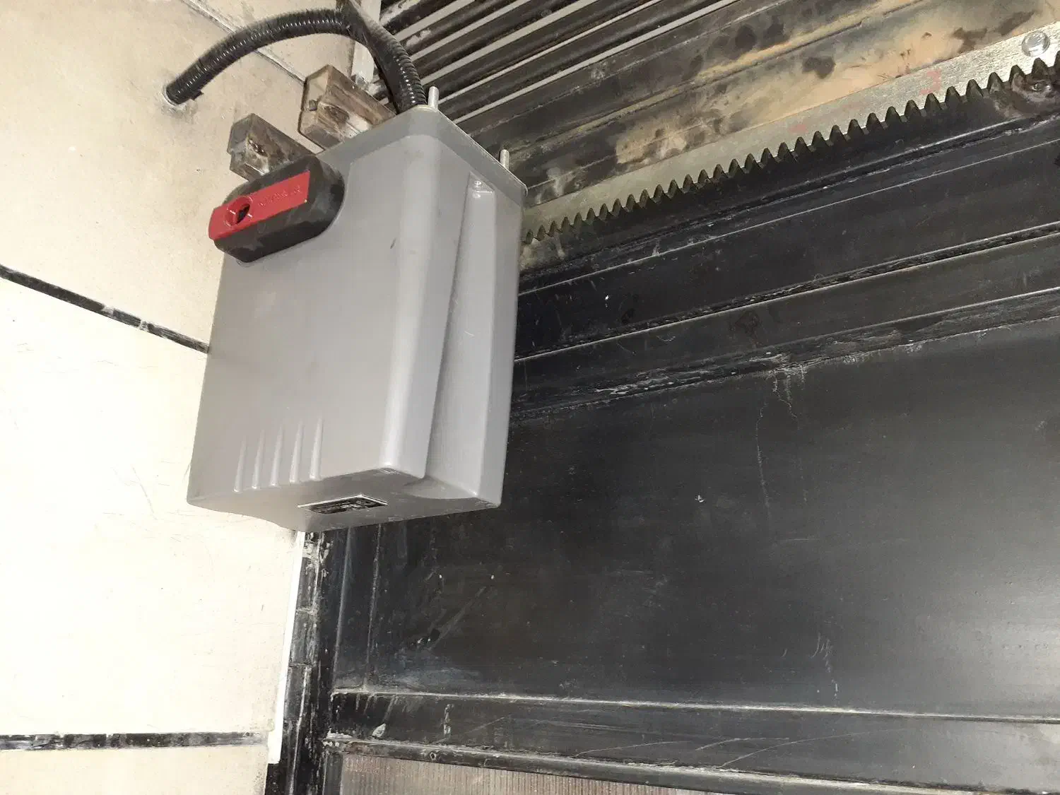 خدمات،مشاوره و نصب انواع درب های برقی|خدمات پیشه و مهارت|نجف‌آباد, جعفرآباد|دیوار