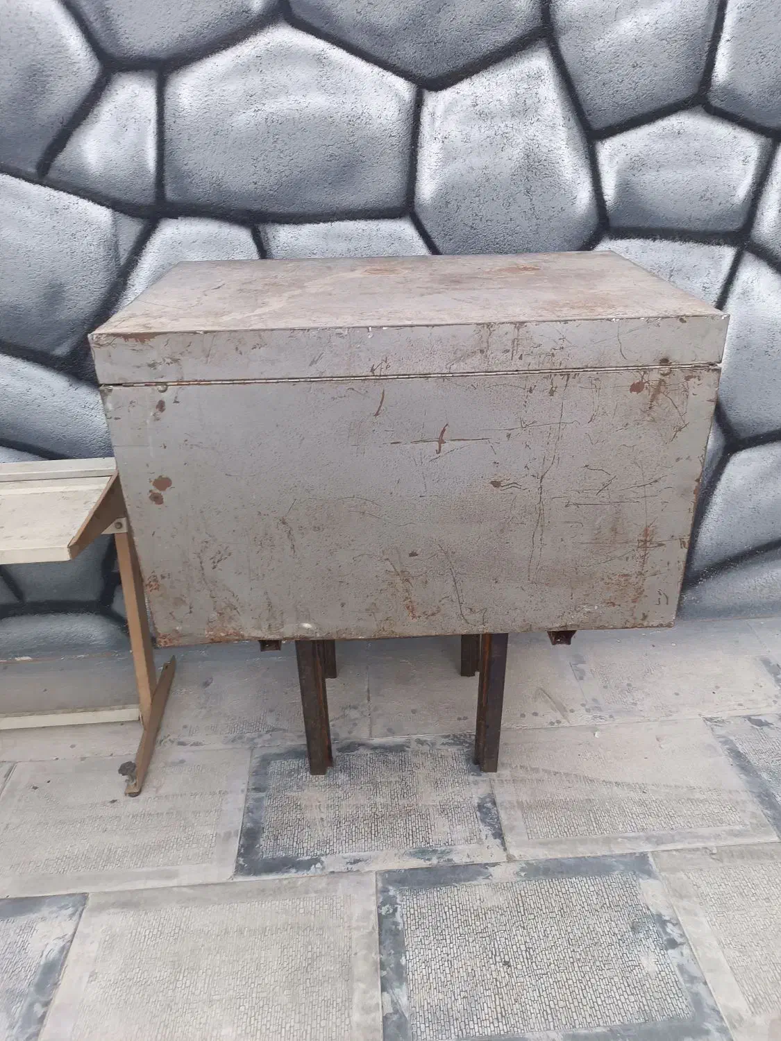 میز پایه ماشین بافتنی و صندق قدیمی|لوازم خیاطی و بافتنی|تربت‌حیدریه, شهرک ولیعصر|دیوار