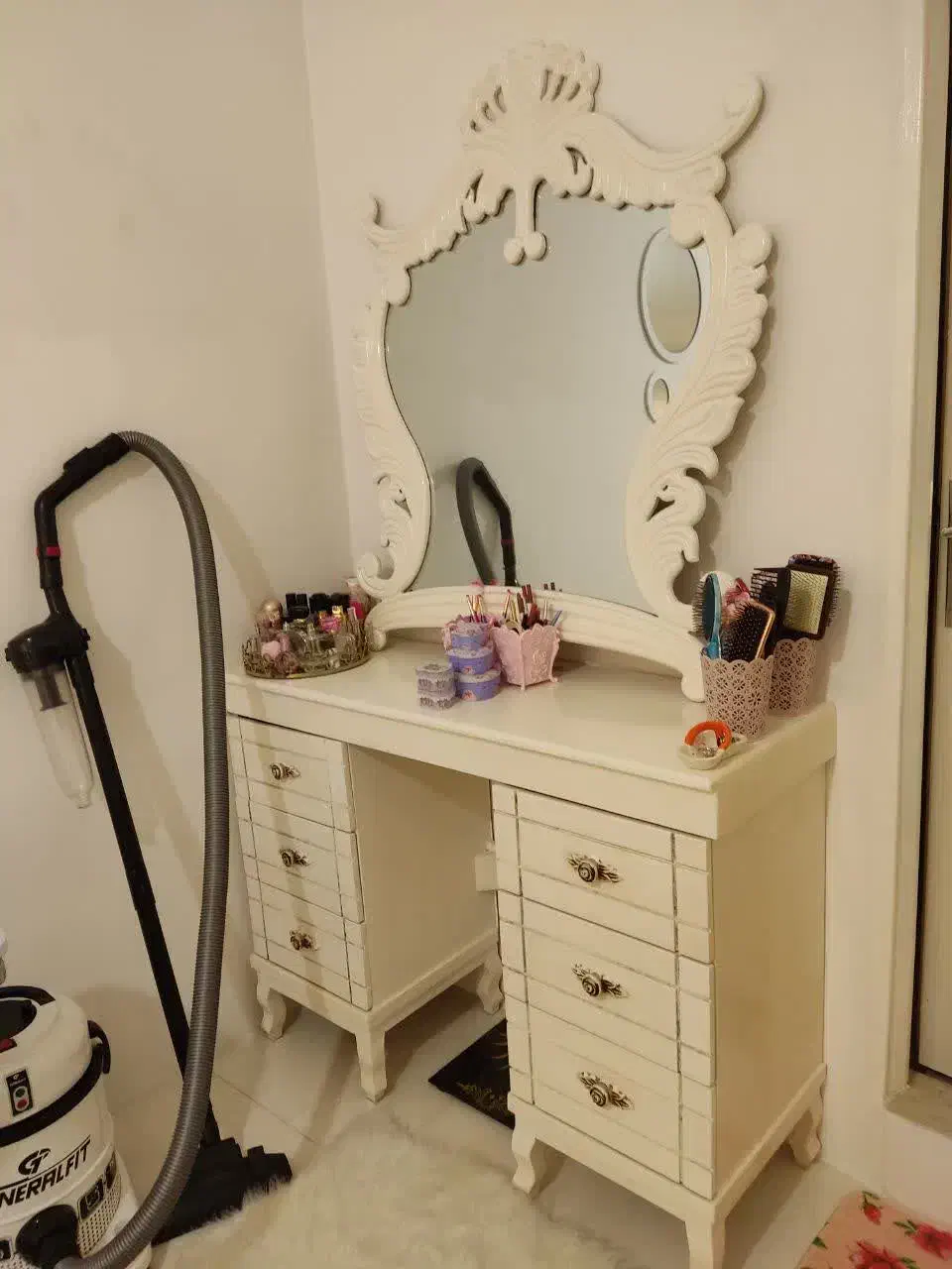 سرویس خواب و فرش شش متری در حد نو|تخت و سرویس خواب|گناباد, |دیوار