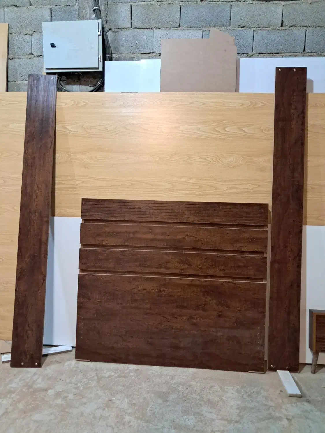 تخت یک و نیم نفره|تخت و سرویس خواب|شیراز, کوشک میدان|دیوار