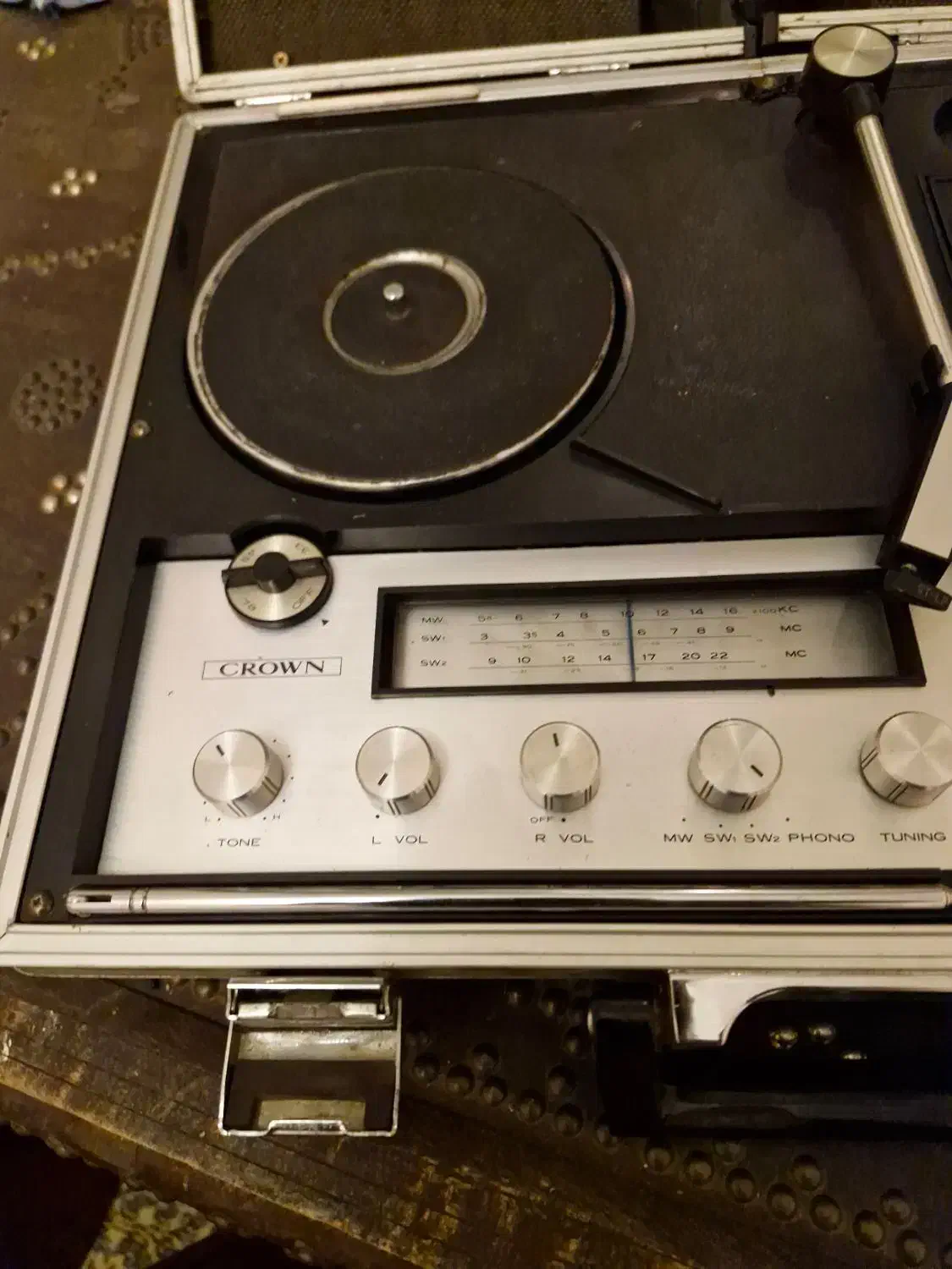 رادیوگرام آنتیک پرتابل CROWN|کلکسیون اشیاء عتیقه|تهران, بهار|دیوار
