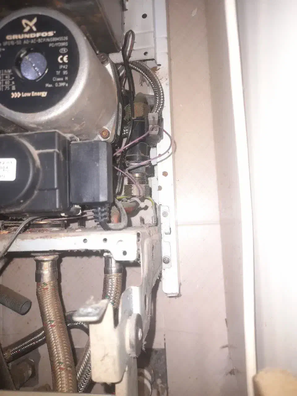 تعمیرات تخصصی انواع پکیج شوفاژ بخاری شومینه کل قم|خدمات پیشه و مهارت|قم, انسجام|دیوار